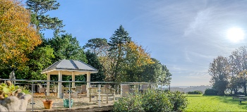 view of the garden and sea view