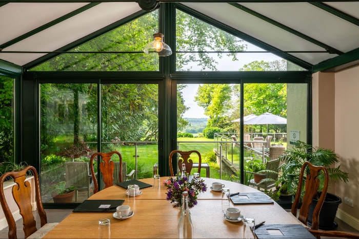 garden restaurant room